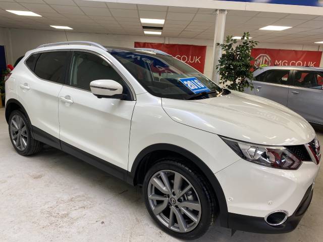 Nissan Qashqai 1.5 dCi Tekna 5dr Hatchback Diesel White